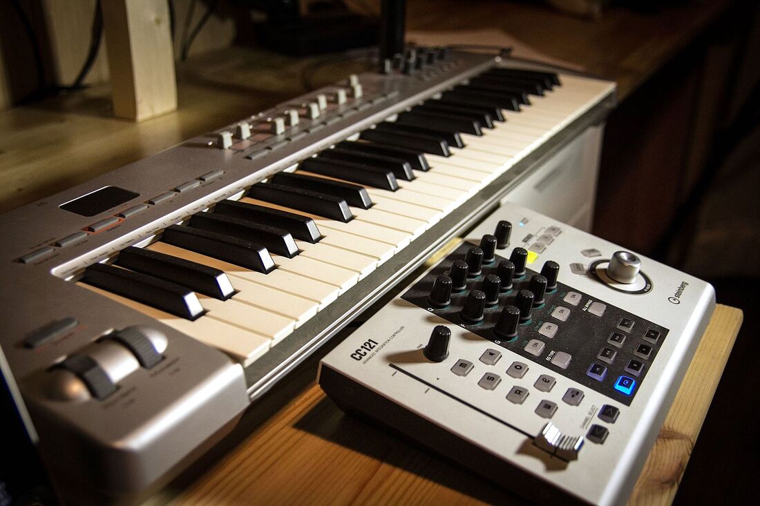 MIDI keyboard controller